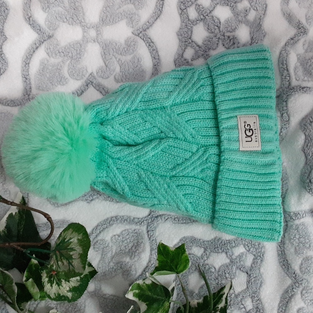 NWOT UGG Faux Fur Pom Pom Hat